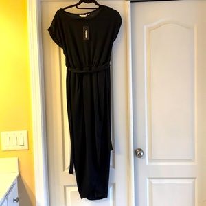 New with tags Black short sleeve maxi dress w/ tie